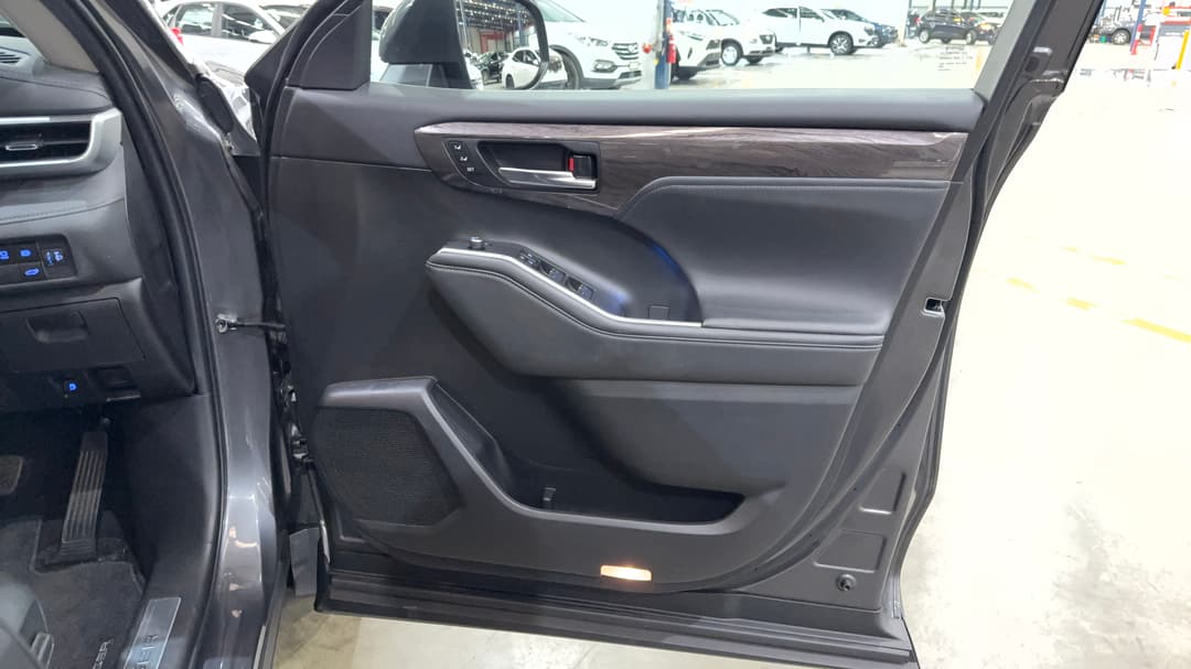 2022 Toyota Kluger Grande Hybrid AWD, Automatic, 42941 km, Speaker View