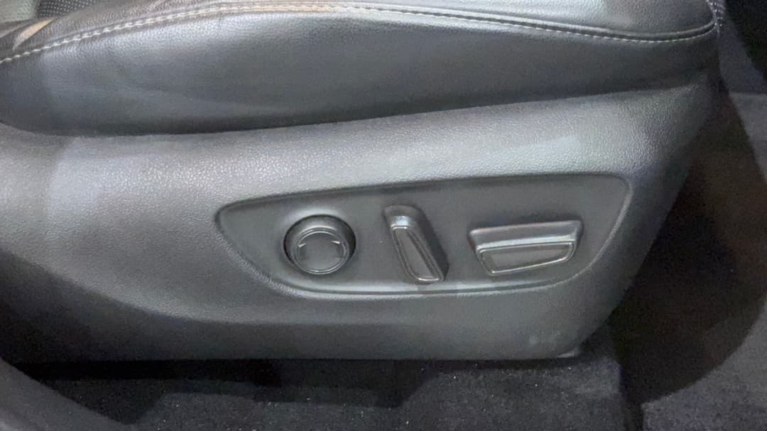 2022 Toyota Kluger Grande Hybrid AWD, Automatic, 42941 km, Drivers Side Adjustment Panel
