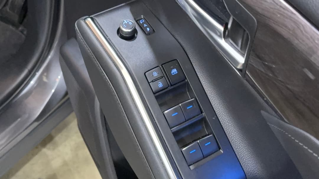 2022 Toyota Kluger Grande Hybrid AWD, Automatic, 42941 km, Drivers Side Door Panel Controls