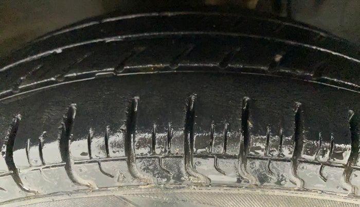 2016 Maruti Alto 800 VXI, Petrol, Manual, 28,259 km, Left Front Tyre Tread