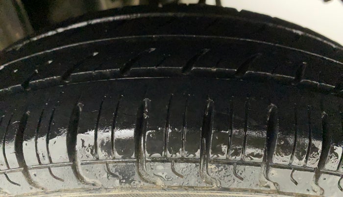 2016 Maruti Alto 800 VXI, Petrol, Manual, 28,259 km, Left Rear Tyre Tread