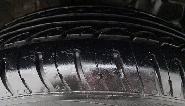 2016 Honda Jazz 1.2 V MT, Petrol, Manual, 99,406 km, Right Rear Tyre Tread