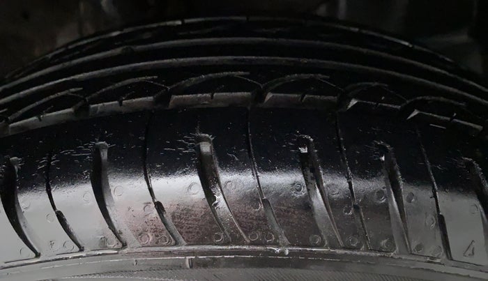 2016 Honda Jazz 1.2 V MT, Petrol, Manual, 99,406 km, Left Front Tyre Tread