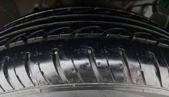 2016 Honda Jazz 1.2 V MT, Petrol, Manual, 99,406 km, Right Front Tyre Tread