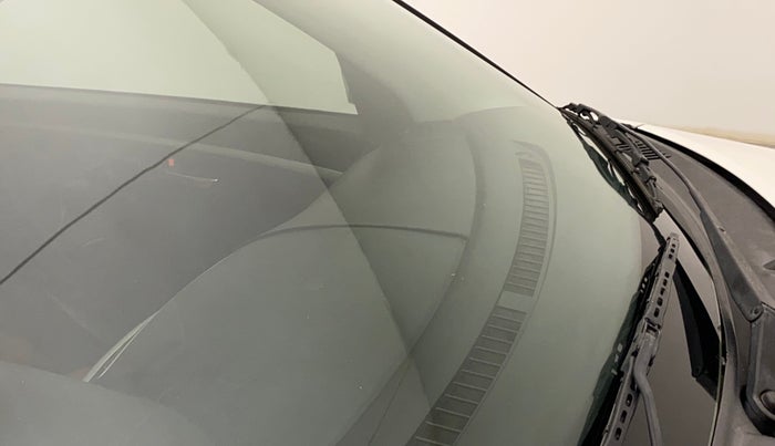 2014 Maruti Swift ZXI, Petrol, Manual, 84,932 km, Front windshield - Minor spot on windshield