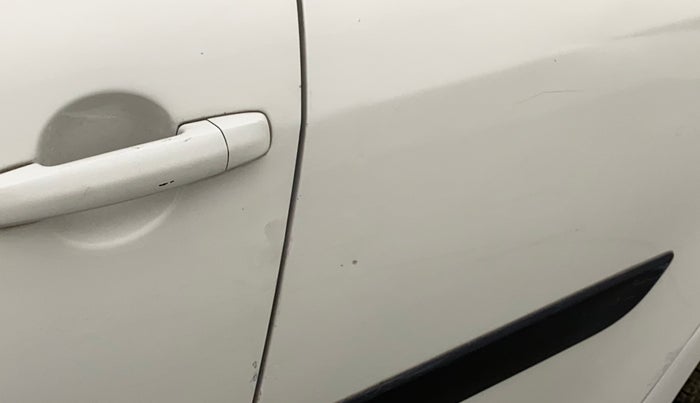 2014 Maruti Swift ZXI, Petrol, Manual, 84,932 km, Rear left door - Minor scratches