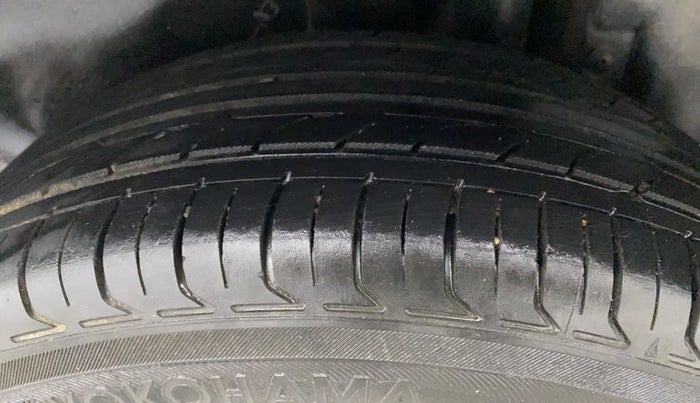2014 Maruti Swift ZXI, Petrol, Manual, 84,932 km, Left Rear Tyre Tread