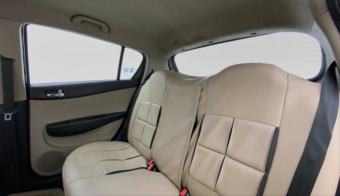 2013 Hyundai i20 MAGNA O 1.2, Petrol, Manual, 82,253 km, Right Side Rear Door Cabin