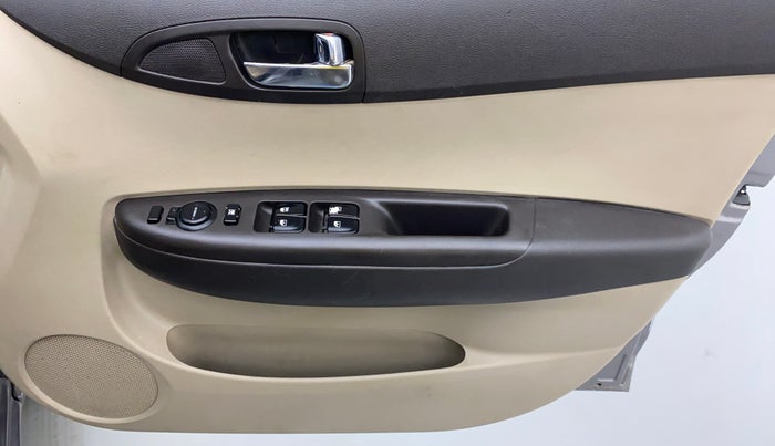 2013 Hyundai i20 MAGNA O 1.2, Petrol, Manual, 82,253 km, Driver Side Door Panels Control