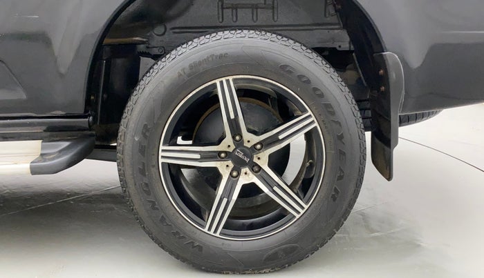 2019 Mahindra Scorpio S5, Diesel, Manual, 74,040 km, Left Rear Wheel