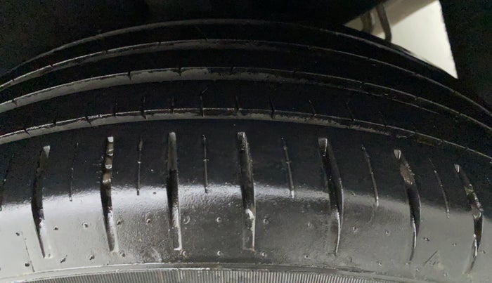 2020 Toyota Glanza G MT PETROL, Petrol, Manual, 13,020 km, Left Front Tyre Tread