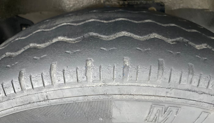 2018 Maruti Eeco 5 STR WITH AC PLUSHTR, Petrol, Manual, 49,964 km, Right Front Tyre Tread