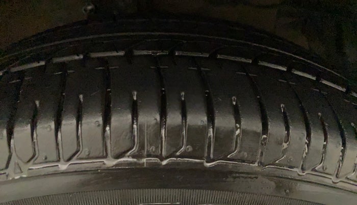 2016 Maruti Swift Dzire ZDI, Diesel, Manual, 95,561 km, Left Rear Tyre Tread