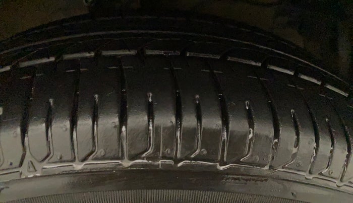 2016 Maruti Swift Dzire ZDI, Diesel, Manual, 95,561 km, Right Front Tyre Tread