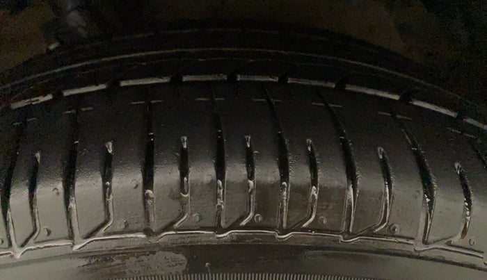 2016 Maruti Swift Dzire ZDI, Diesel, Manual, 95,561 km, Left Front Tyre Tread