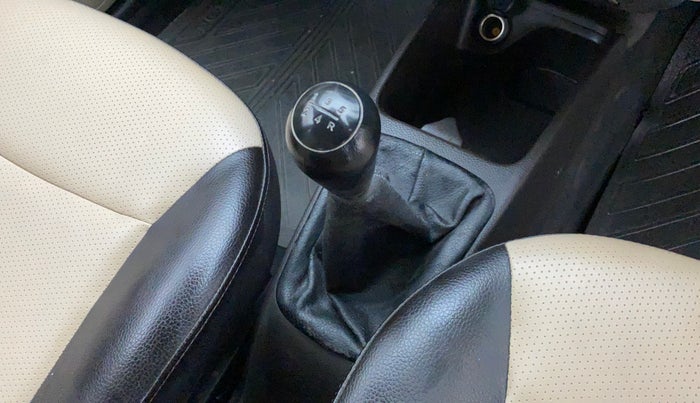 2016 Hyundai Eon ERA +, Petrol, Manual, 34,215 km, Gear lever - Boot cover slightly torn