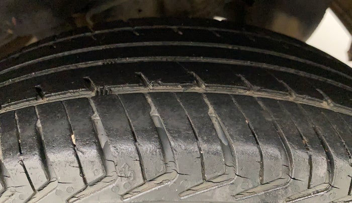 2016 Hyundai Eon ERA +, Petrol, Manual, 34,215 km, Left Rear Tyre Tread