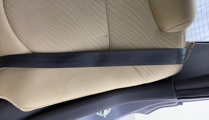 2015 Hyundai Verna FLUIDIC 4S 1.6 VTVT S(O), Petrol, Manual, 95,193 km, Second-row left seat - Retractor not working