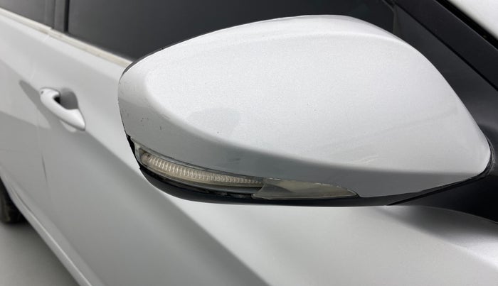 2013 Hyundai Verna FLUIDIC 1.6 VTVT EX, Petrol, Manual, 82,146 km, Right rear-view mirror - Indicator light not working