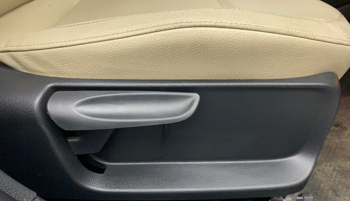 2019 Volkswagen Vento HIGHLINE PLUS 1.2 AT 16 ALLOY, Petrol, Automatic, 67,433 km, Driver Side Adjustment Panel
