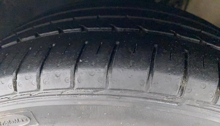 2019 Volkswagen Vento HIGHLINE PLUS 1.2 AT 16 ALLOY, Petrol, Automatic, 67,433 km, Left Front Tyre Tread