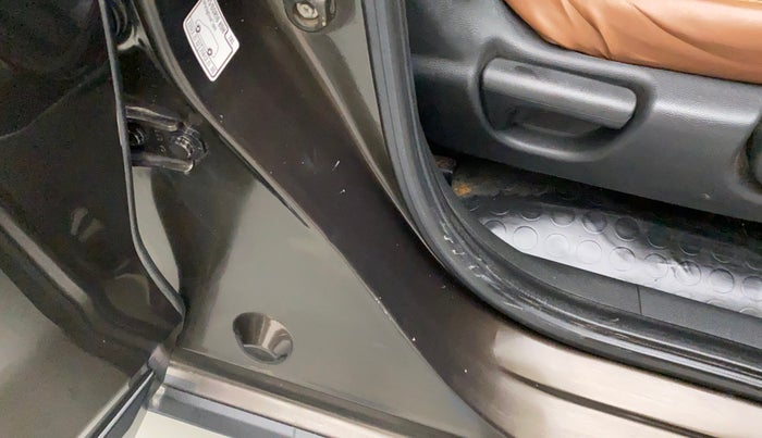 2018 Honda WR-V 1.2L I-VTEC S MT, Petrol, Manual, 1,00,604 km, Right B pillar - Slightly dented