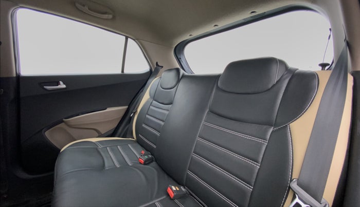 2016 Hyundai Grand i10 SPORTZ 1.2 KAPPA VTVT, Petrol, Manual, 54,440 km, Right Side Door Cabin View