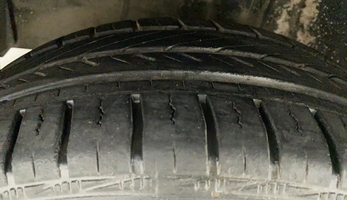 2011 Toyota Etios V, Petrol, Manual, 45,599 km, Left Front Tyre Tread