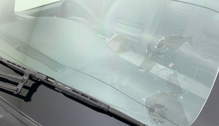 2011 Toyota Etios V, Petrol, Manual, 45,599 km, Front windshield - Minor spot on windshield