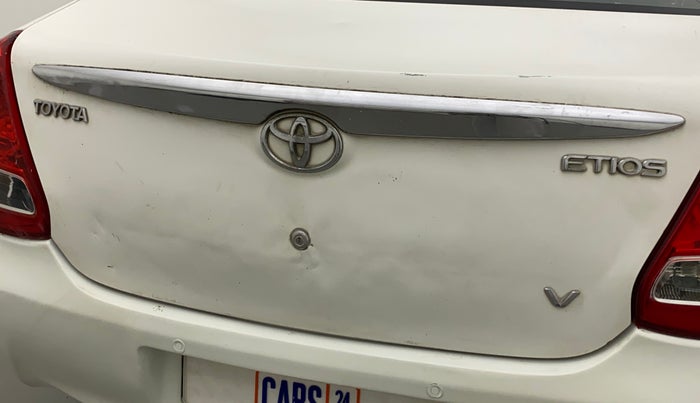 2011 Toyota Etios V, Petrol, Manual, 45,599 km, Dicky (Boot door) - Minor scratches
