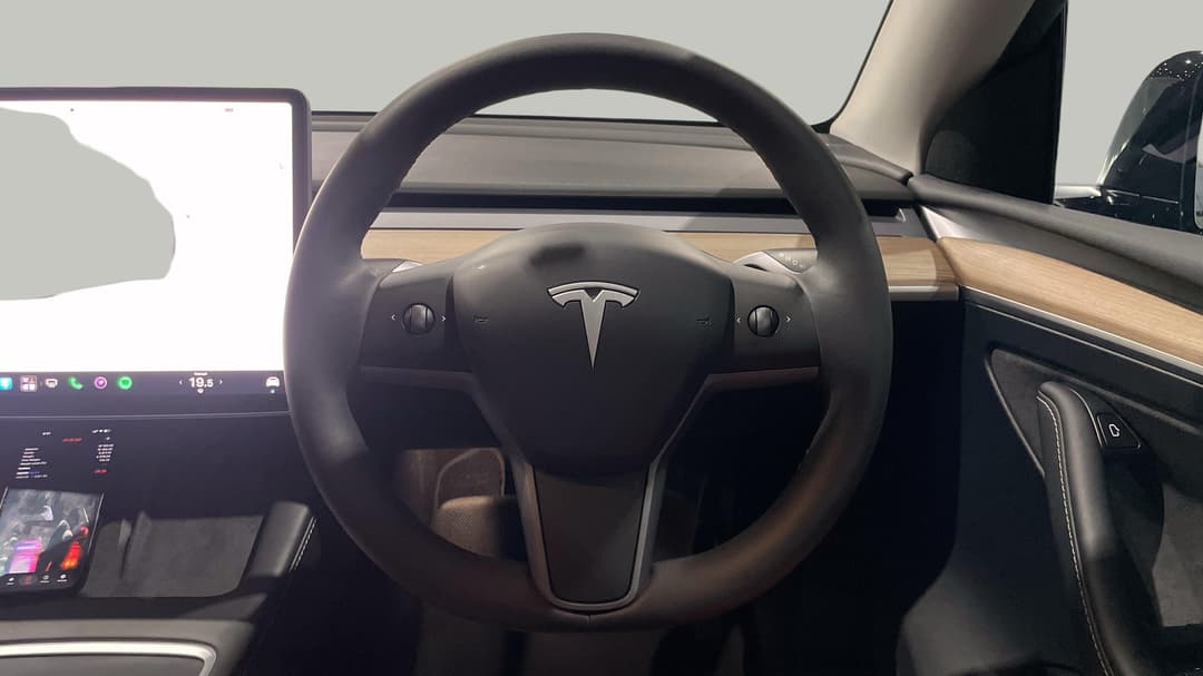 2023 Tesla Model Y Rear-wheel Drive, Automatic, 55315 km, Steering Wheel Close-up