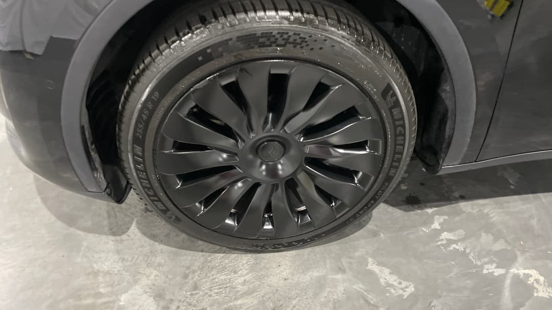 2023 Tesla Model Y Rear-wheel Drive, Automatic, 55315 km, Left Front Wheel