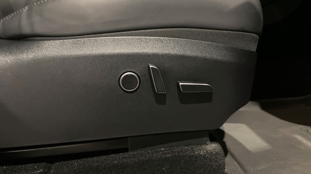 2023 Tesla Model Y Rear-wheel Drive, Automatic, 55315 km, Drivers Side Adjustment Panel