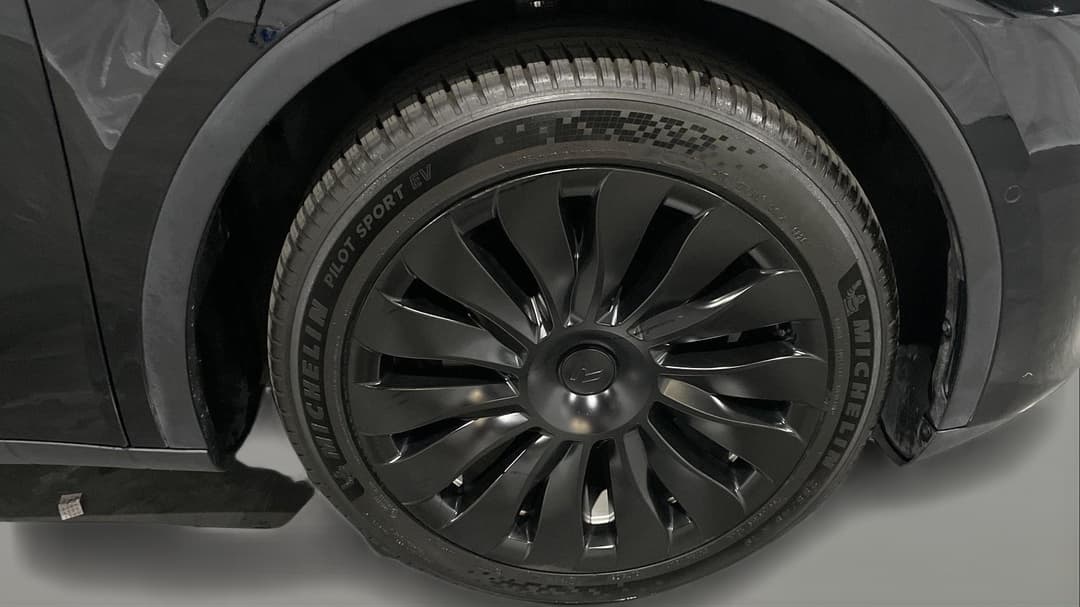 2023 Tesla Model Y Rear-wheel Drive, Automatic, 55315 km, Right Front Wheel