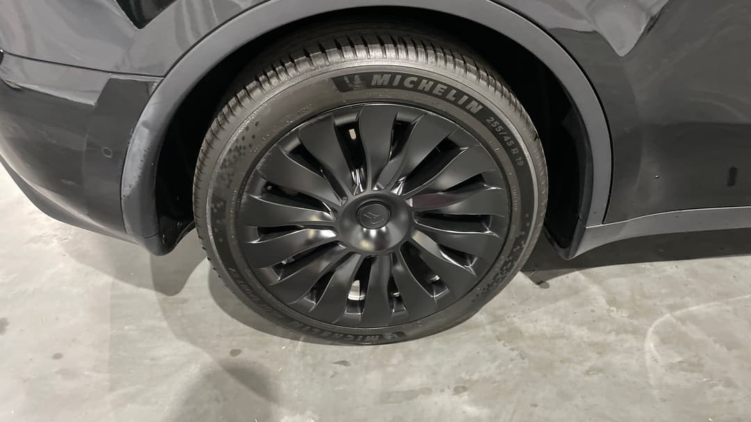 2023 Tesla Model Y Rear-wheel Drive, Automatic, 55315 km, Right Rear Wheel