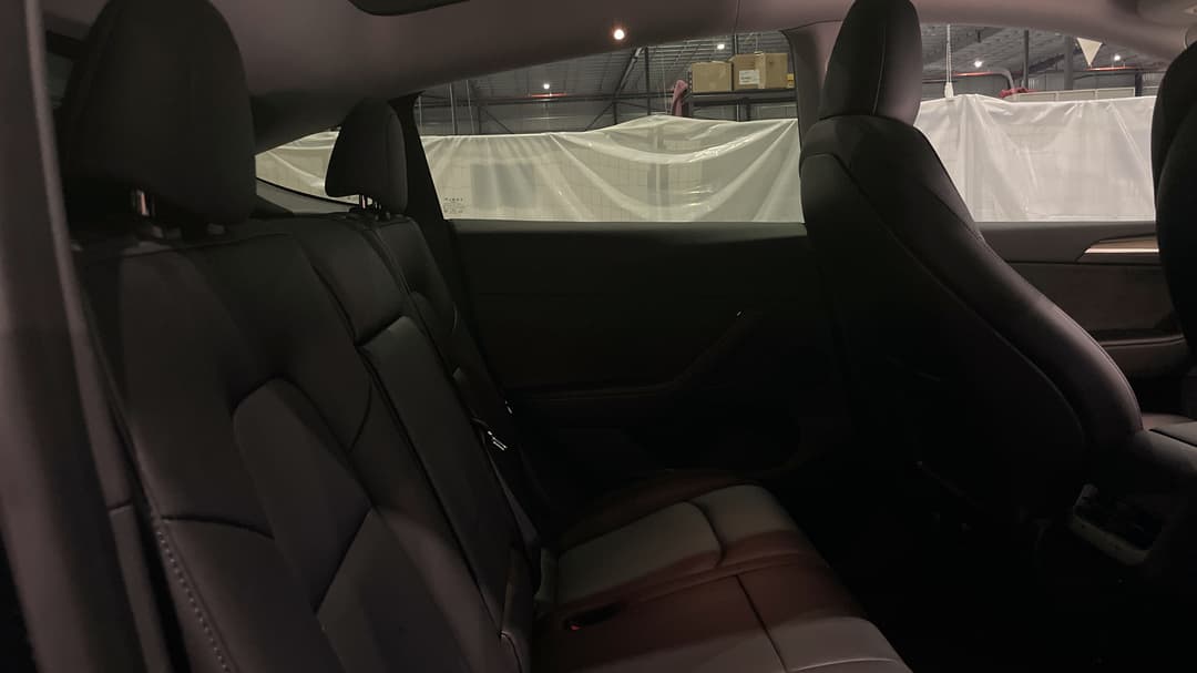 2023 Tesla Model Y Rear-wheel Drive, Automatic, 55315 km, Right Side Rear Door Cabin View