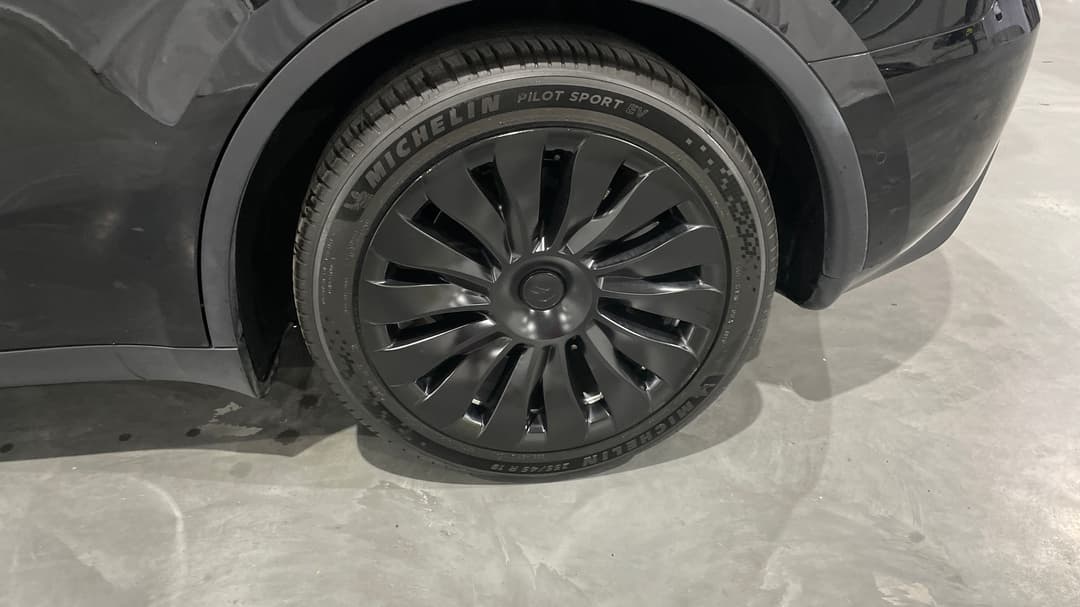 2023 Tesla Model Y Rear-wheel Drive, Automatic, 55315 km, Left Rear Wheel