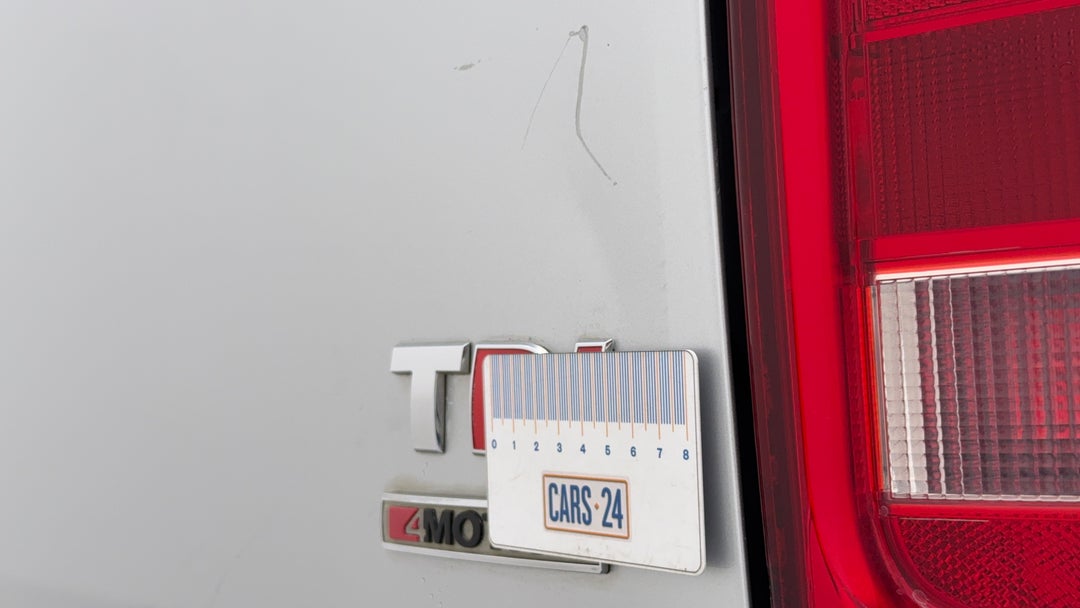 Boot / Tailgate Tailgate Dent