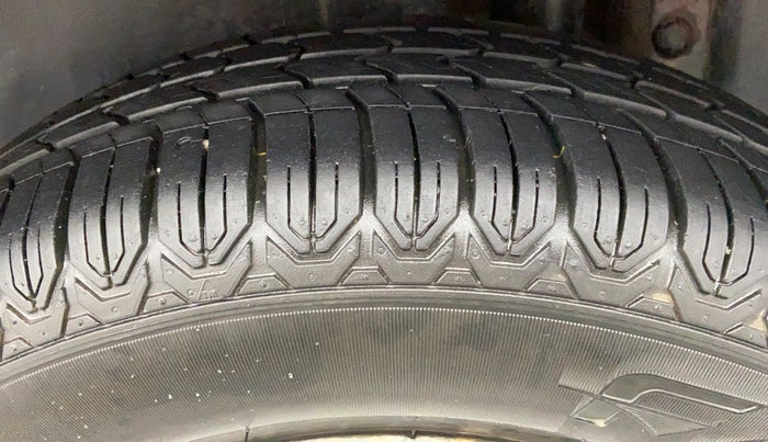 2012 Maruti Swift VXI D, Petrol, Manual, 39,308 km, Left Rear Tyre Tread