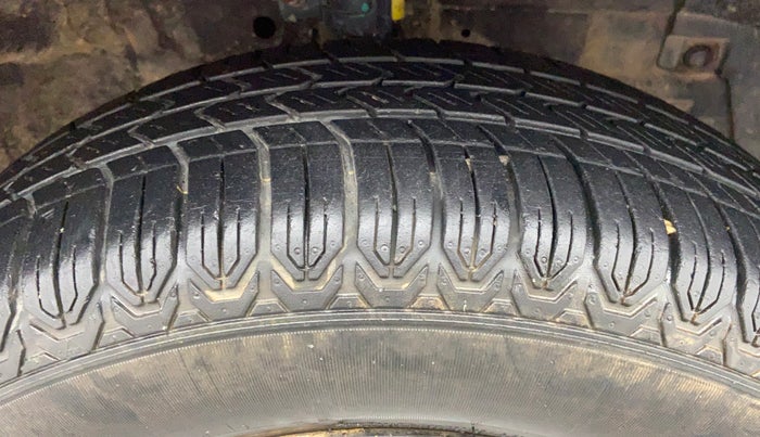 2012 Maruti Swift VXI D, Petrol, Manual, 39,308 km, Right Front Tyre Tread