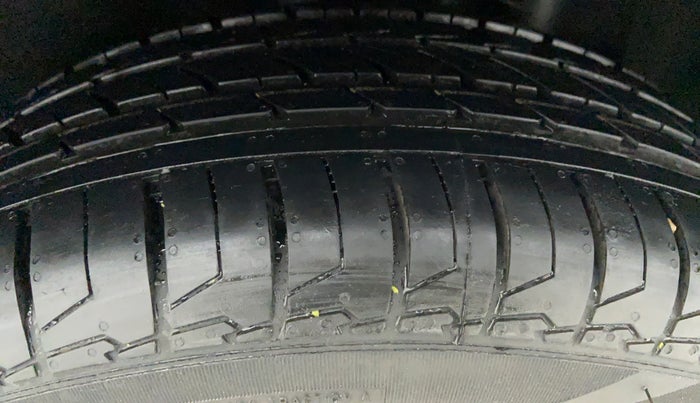 2016 Maruti Vitara Brezza VDI OPT, Diesel, Manual, 60,282 km, Left Rear Tyre Tread