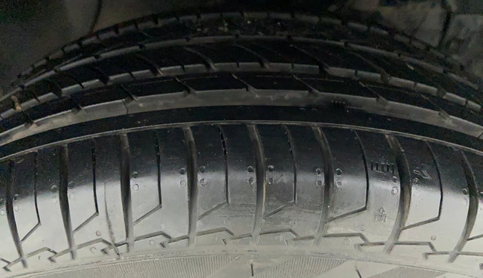 2016 Maruti Vitara Brezza VDI OPT, Diesel, Manual, 60,282 km, Right Front Tyre Tread