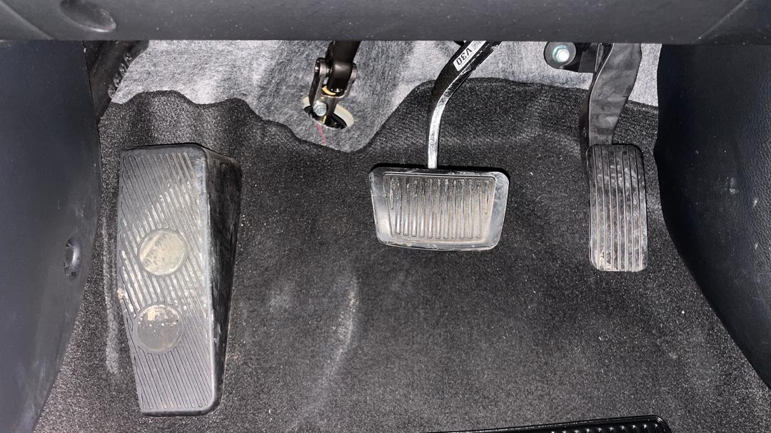 2024 Kia Stonic S, Automatic, 24264 km, Pedals and Footmat