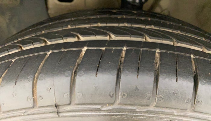 2015 Hyundai Elite i20 ASTA 1.2, Petrol, Manual, 88,718 km, Left Front Tyre Tread