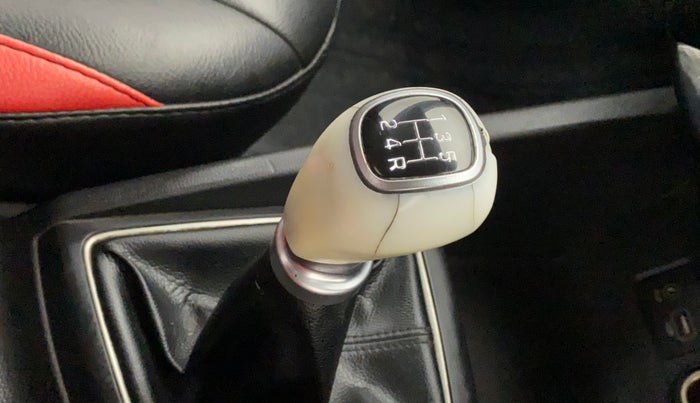 2015 Hyundai Elite i20 ASTA 1.2, Petrol, Manual, 88,718 km, Gear lever - Knob has minor damage