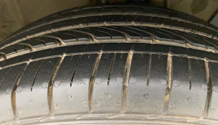 2015 Hyundai Elite i20 ASTA 1.2, Petrol, Manual, 88,718 km, Right Front Tyre Tread