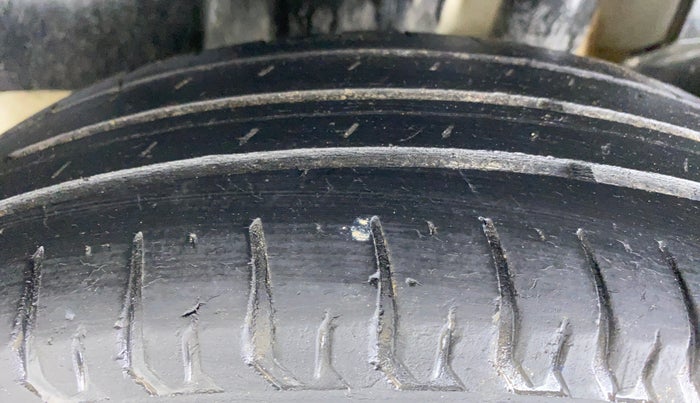 2018 Maruti Swift LXI D, Petrol, Manual, 40,216 km, Left Rear Tyre Tread