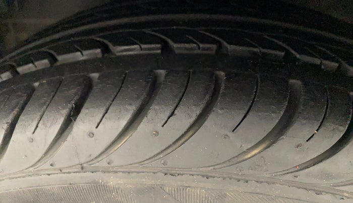 2018 Hyundai Eon ERA +, Petrol, Manual, 19,728 km, Left Front Tyre Tread