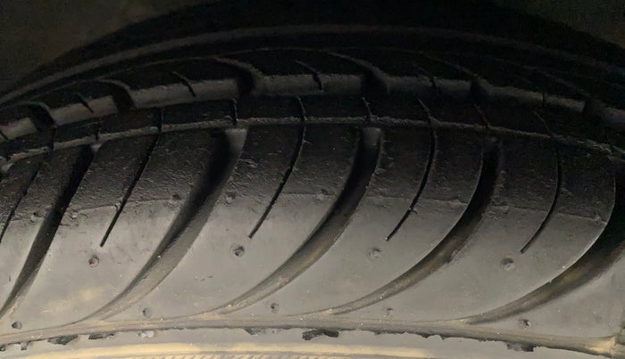 2018 Hyundai Eon ERA +, Petrol, Manual, 19,728 km, Right Front Tyre Tread