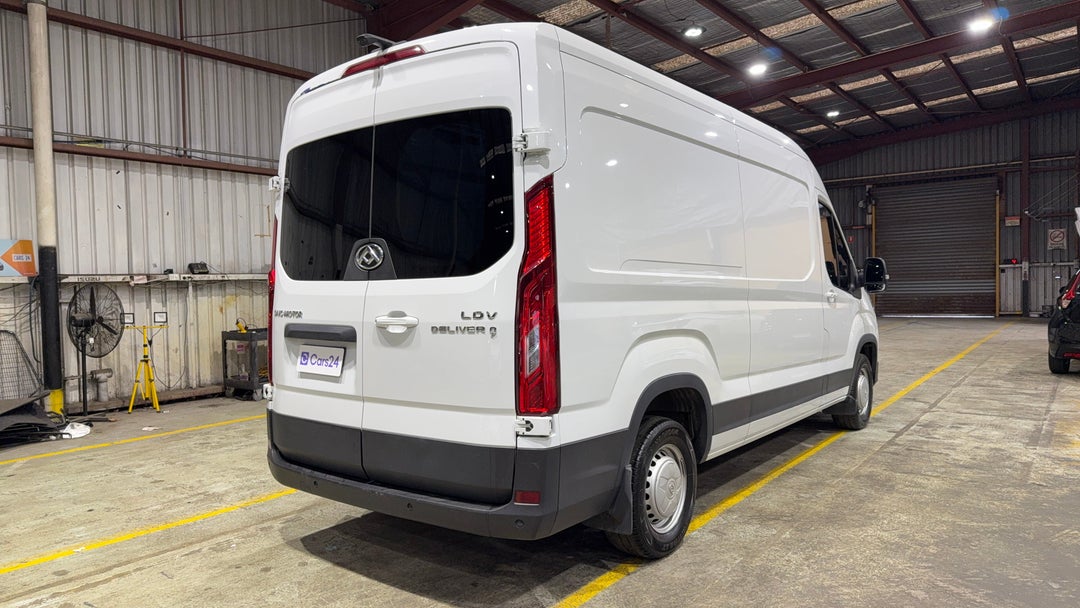 Right Back Diagonal (45- Degree) View